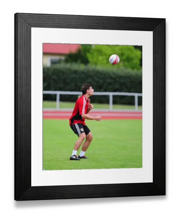 Framed Print : Bristol City FC: Joe Edwards in Focus - Intense Training Session