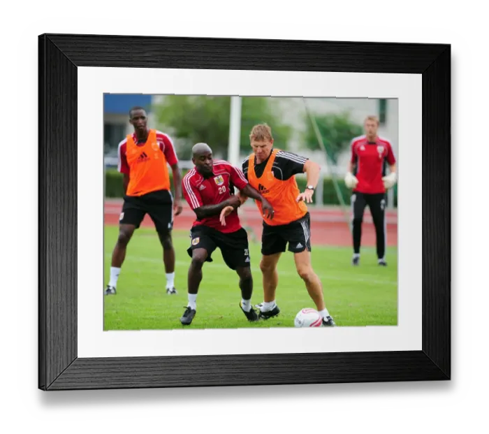 Framed Print : Alan Walsh battles for the ball with Bristol Citys Jamal Camplbell-Ryce