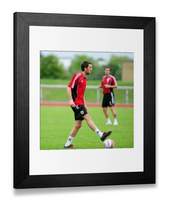 Framed Print : Bristol City's Cole Skuse: Unwavering Concentration During Training Framed Print : Bristol City's Cole Skuse: Unwavering Concentration During Training