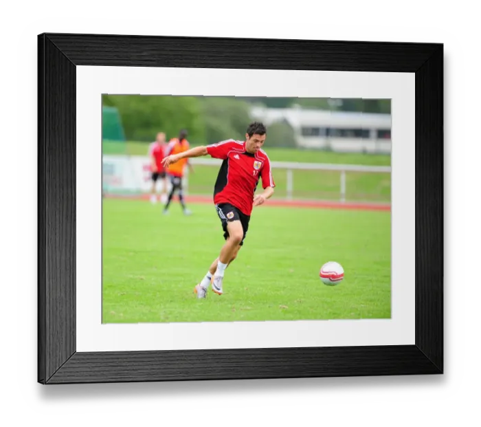 Framed Print : Bristol City FC: Ivan Sproule in Focus - Training Session