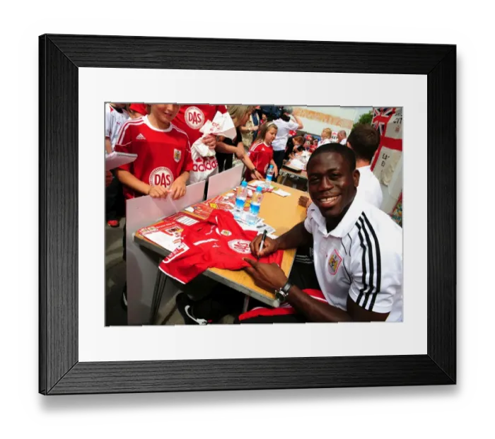 Framed Print : Behind-the-Scenes: Bristol City First Team Open Day - Season 10-11 Framed Print : Behind-the-Scenes: Bristol City First Team Open Day - Season 10-11