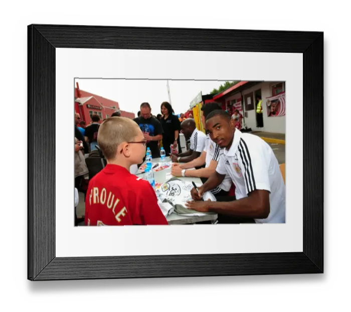 Framed Print : Bristol City Open Day: Behind the Scenes of the First Team's 10-11 Season Training and Matches Framed Print : Bristol City Open Day: Behind the Scenes of the First Team's 10-11 Season Training and Matches
