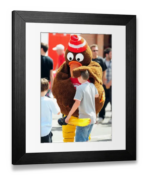 Framed Print : Bristol City First Team Open Day: 2010-11 - Meeting the Players Framed Print : Bristol City First Team Open Day: 2010-11 - Meeting the Players