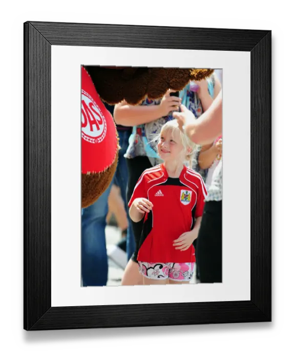 Framed Print : Bristol City Open Day: A Glimpse into Season 10-11 First Team Training Framed Print : Bristol City Open Day: A Glimpse into Season 10-11 First Team Training
