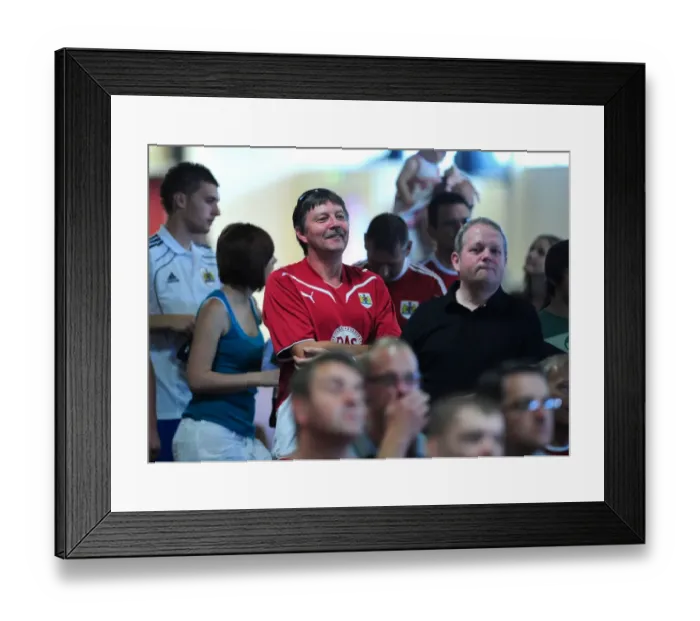 Framed Print : Bristol City Open Day: Behind the Scenes of First Team Training, Season 10-11 Framed Print : Bristol City Open Day: Behind the Scenes of First Team Training, Season 10-11
