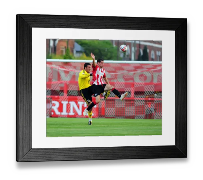 Framed Print : Bristol City Goalkeeper, Stephen Henderson clears the ball under pressure Framed Print : Bristol City Goalkeeper, Stephen Henderson clears the ball under pressure