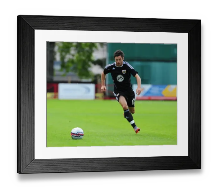 Framed Print : Ivan Sproule in Action: Aldershot vs. Bristol City