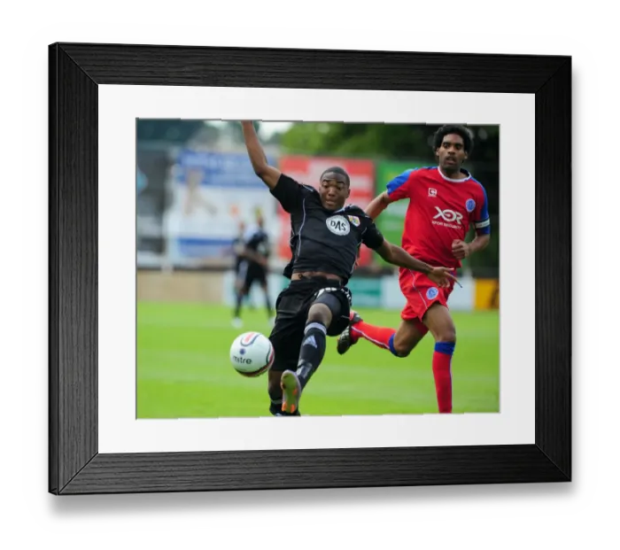 Framed Print : Bristol Citys Marlon Jackson stretches for the ball