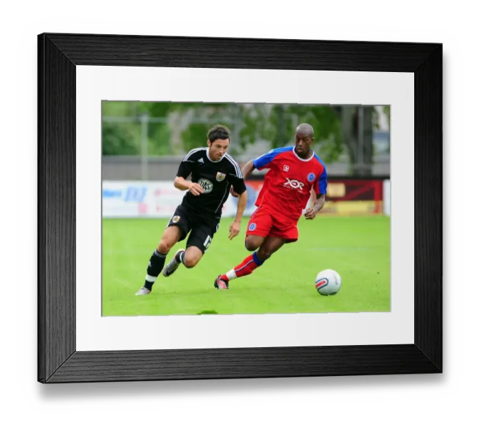 Framed Print : Bristol Citys Ivan Sproule races clear of the Aldershot defence Framed Print : Bristol Citys Ivan Sproule races clear of the Aldershot defence