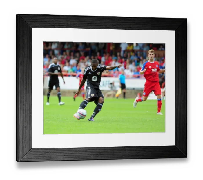 Framed Print : Bristol Citys Marlon Jackson shoots for goal