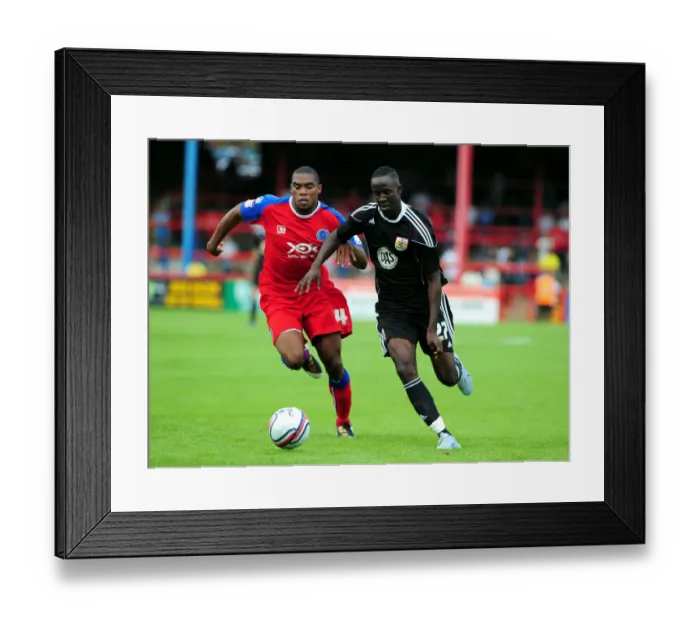 Framed Print : Bristol Citys Albert Adomah battles for the ball with Aldershots Manny Panther Framed Print : Bristol Citys Albert Adomah battles for the ball with Aldershots Manny Panther