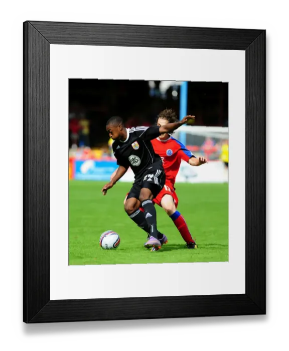 Framed Print : Bristol Citys Marlon Jackson races clear