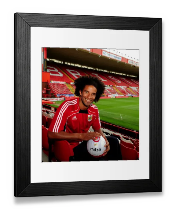 Framed Print : David James Joins Bristol City: England's Legendary Goalkeeper Signs for the Robins Framed Print : David James Joins Bristol City: England's Legendary Goalkeeper Signs for the Robins