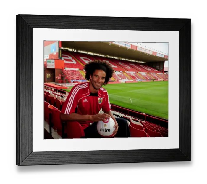 Framed Print : David James Joins Bristol City: English Goalkeeping Legend Signs On