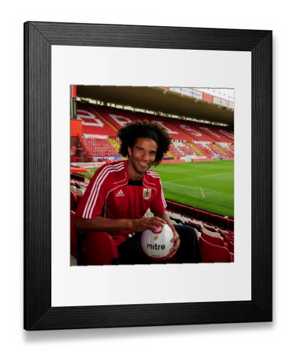 Framed Print : David James Joins Bristol City: English Goalkeeping Legend Signs On