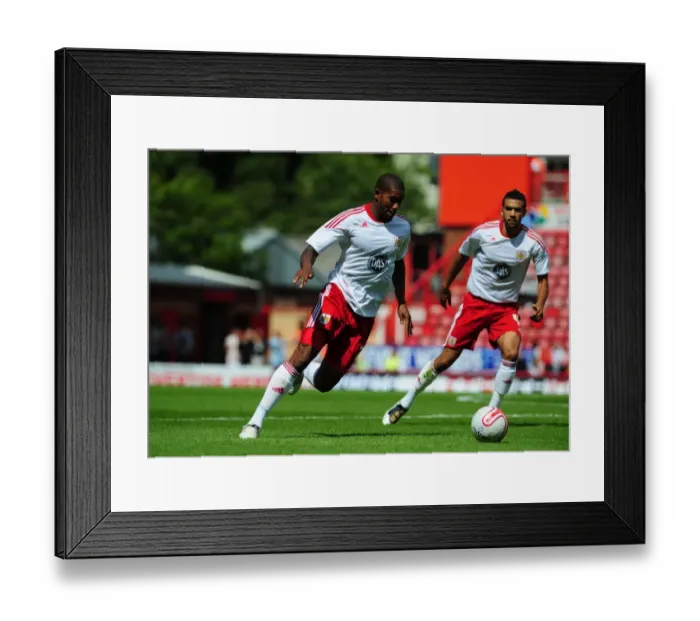 Framed Print : Bristol City vs Blackpool: Marvin Elliott at Ashton Gate Stadium, 2010 - Championship Football Match