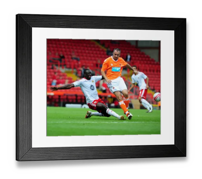 Framed Print : Battling for Supremacy: Damion Stewart vs Blackpool, Bristol City Championship Clash (31 / 07 / 2010) Framed Print : Battling for Supremacy: Damion Stewart vs Blackpool, Bristol City Championship Clash (31 / 07 / 2010)