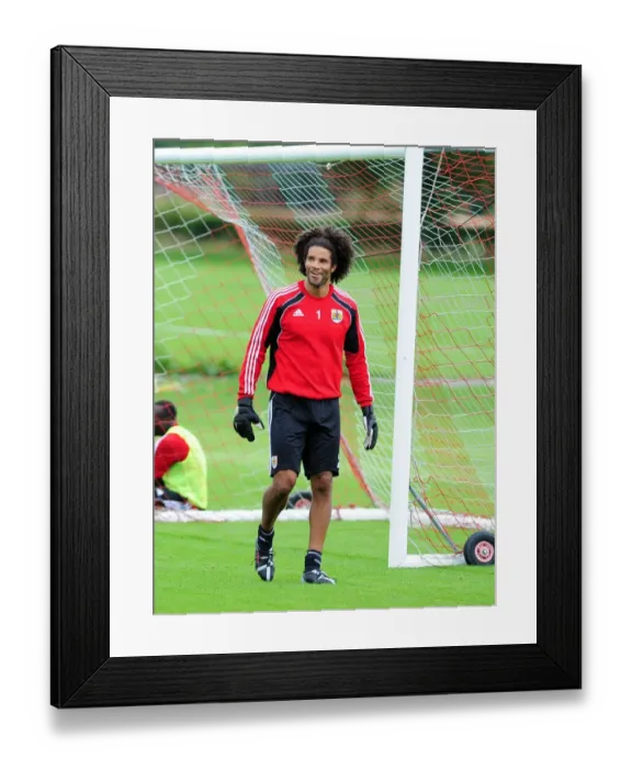 Framed Print : David James Kicks Off New Chapter at Bristol City: First Training Session
