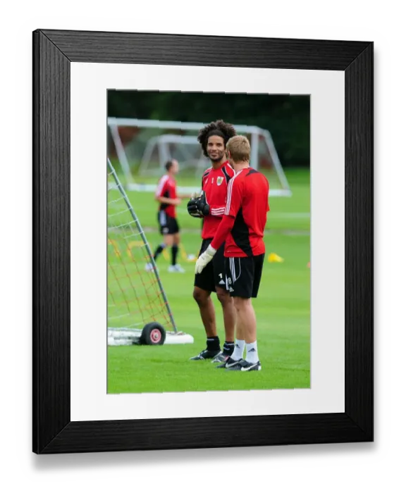Framed Print : David James Kicks Off New Chapter at Bristol City: England's Star Goalkeeper Begins Training