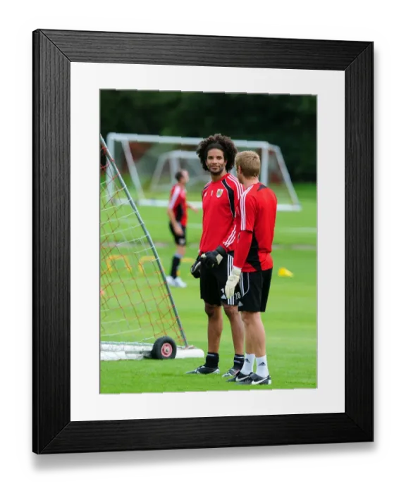 Framed Print : David James Begins New Journey at Bristol City: First Training Session