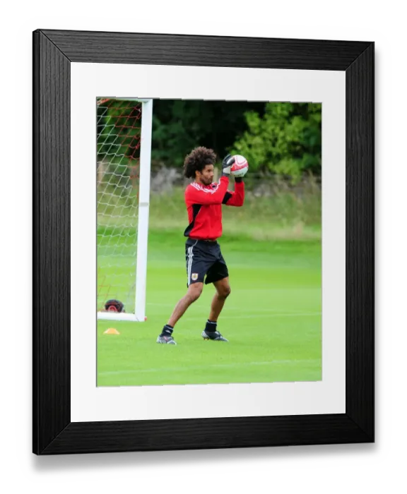 Framed Print : Bristol Citys new signing and Englands number one David James enjoys his first day of Training Framed Print : Bristol Citys new signing and Englands number one David James enjoys his first day of Training
