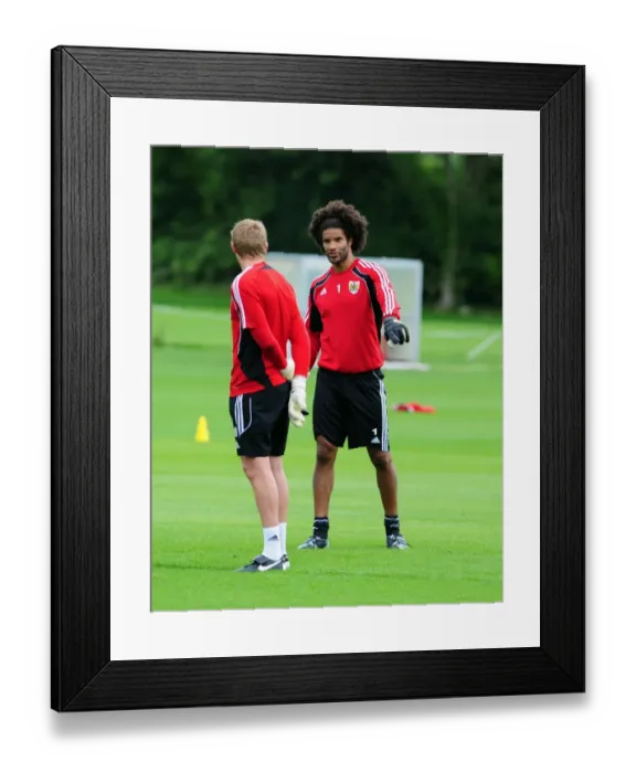 Framed Print : David James Kicks Off New Journey at Bristol City: First Training Session