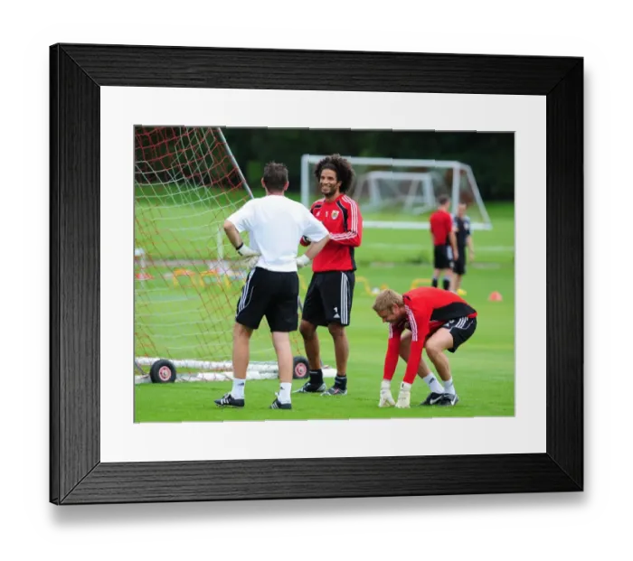 Framed Print : David James Kicks Off New Chapter at Bristol City: First Training Session