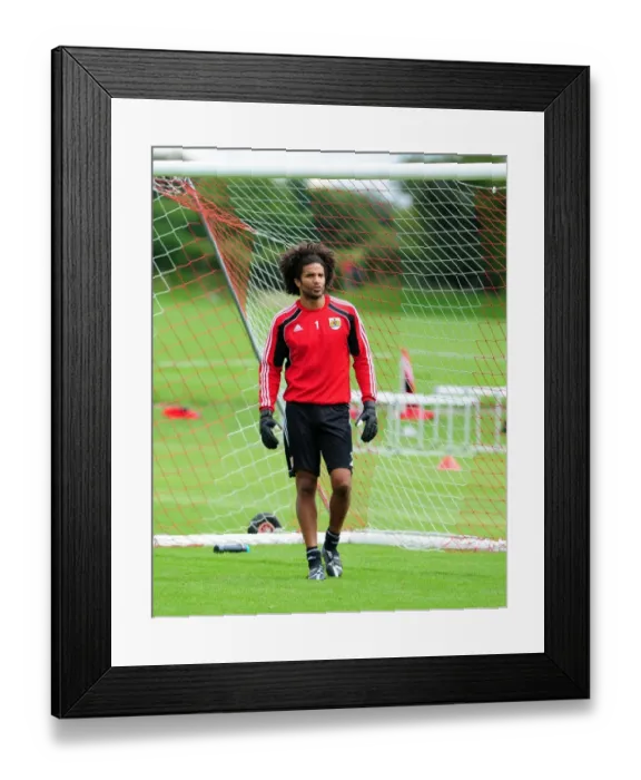 Framed Print : David James Kicks Off New Chapter at Bristol City: First Training Session Framed Print : David James Kicks Off New Chapter at Bristol City: First Training Session