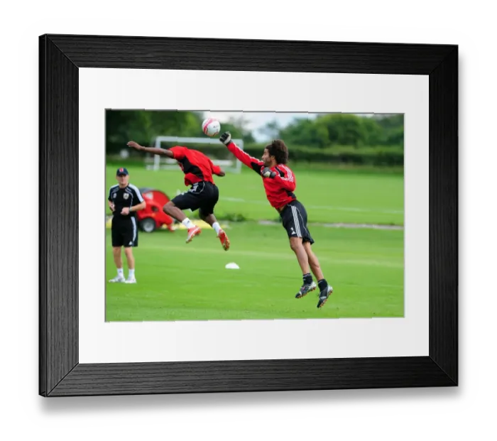 Framed Print : David James Kicks Off New Chapter at Bristol City: First Training Session