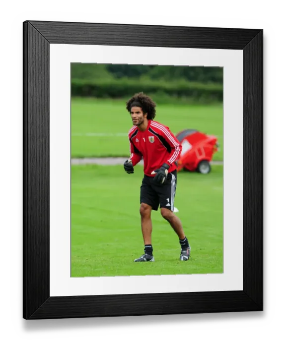 Framed Print : David James Kicks Off New Chapter at Bristol City: First Training Session Framed Print : David James Kicks Off New Chapter at Bristol City: First Training Session