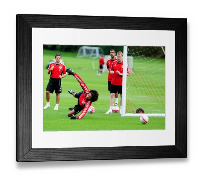 Framed Print : David James Kicks Off New Beginning at Bristol City: First Training Session Framed Print : David James Kicks Off New Beginning at Bristol City: First Training Session