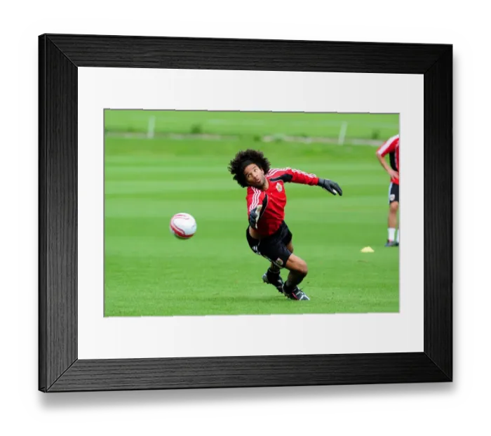 Framed Print : David James Kicks Off New Chapter at Bristol City: First Training Session Framed Print : David James Kicks Off New Chapter at Bristol City: First Training Session