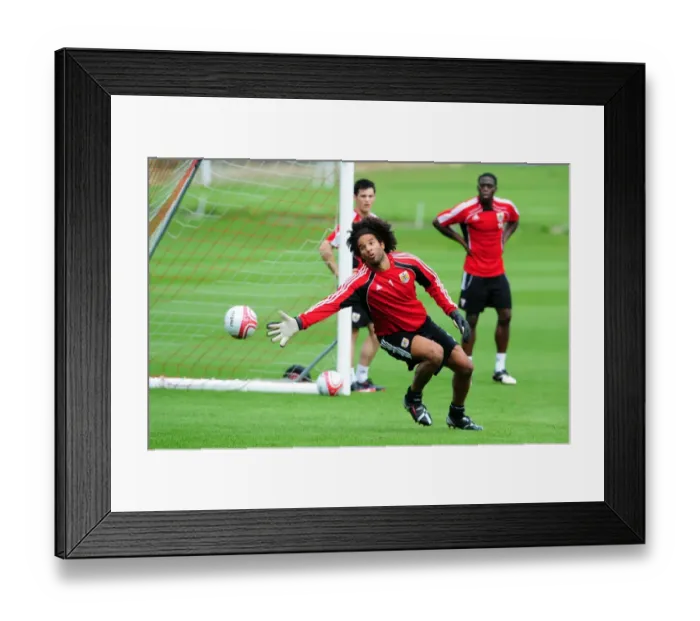 Framed Print : David James Kicks Off New Chapter at Bristol City: First Training Session Framed Print : David James Kicks Off New Chapter at Bristol City: First Training Session
