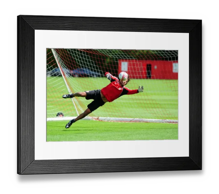 Framed Print : David James Kicks Off New Beginning at Bristol City: First Training Session