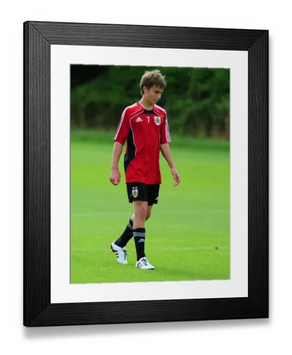 Framed Print : David James Joins Bristol City: First Training Session - Season 10-11 (New Signing) Framed Print : David James Joins Bristol City: First Training Session - Season 10-11 (New Signing)
