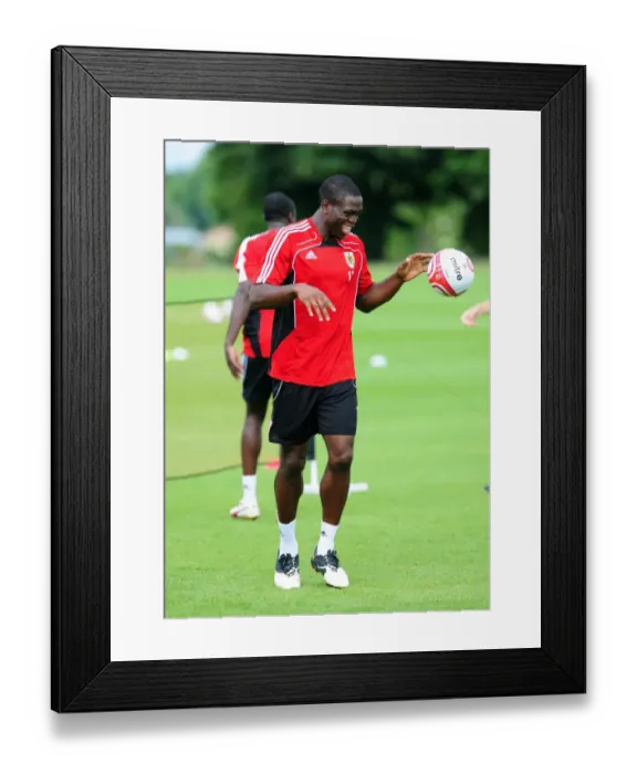 Framed Print : David James Joins Bristol City: First Training Session - Season 10-11 (New Signing) Framed Print : David James Joins Bristol City: First Training Session - Season 10-11 (New Signing)