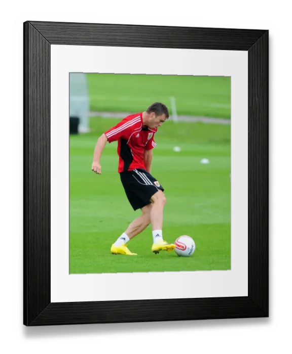 Framed Print : David James Joins Bristol City: First Training Session - Season 10-11 (New Signing) Framed Print : David James Joins Bristol City: First Training Session - Season 10-11 (New Signing)