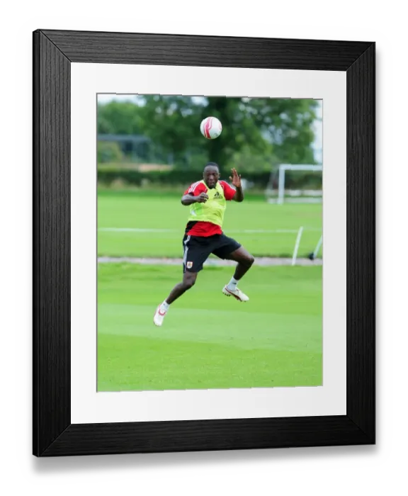 Framed Print : David James Joins Bristol City: First Training Session - Season 10-11 (New Signing) Framed Print : David James Joins Bristol City: First Training Session - Season 10-11 (New Signing)