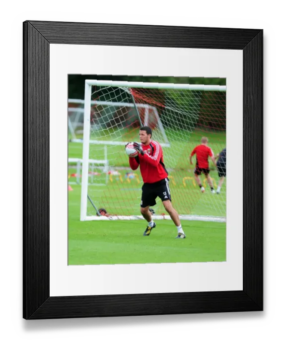 Framed Print : David James Joins Bristol City: First Training Session - Season 10-11 (New Signing) Framed Print : David James Joins Bristol City: First Training Session - Season 10-11 (New Signing)