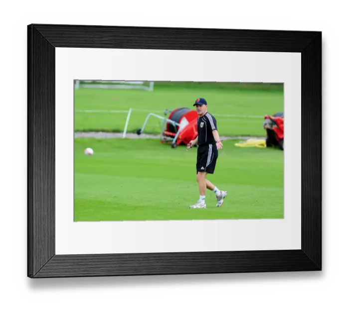 Framed Print : David James Joins Bristol City: First Training Session - Season 10-11 (New Signing)