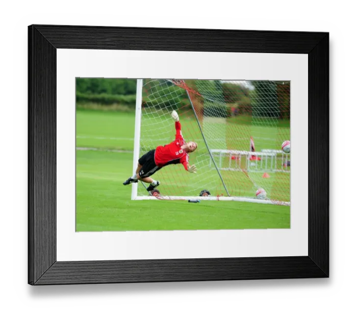 Framed Print : David James Joins Bristol City: First Training Session - Season 10-11 (New Signing) Framed Print : David James Joins Bristol City: First Training Session - Season 10-11 (New Signing)