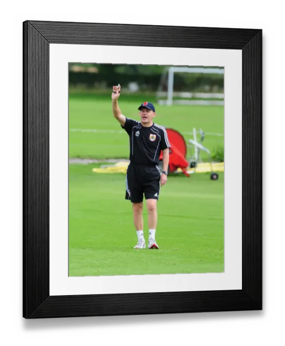 Framed Print : David James Joins Bristol City: First Training Session - Season 10-11 (New Signing) Framed Print : David James Joins Bristol City: First Training Session - Season 10-11 (New Signing)