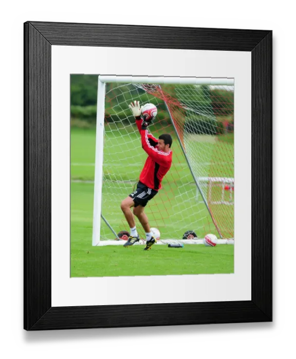 Framed Print : David James Joins Bristol City: First Training Session - Season 10-11 (New Signing) Framed Print : David James Joins Bristol City: First Training Session - Season 10-11 (New Signing)