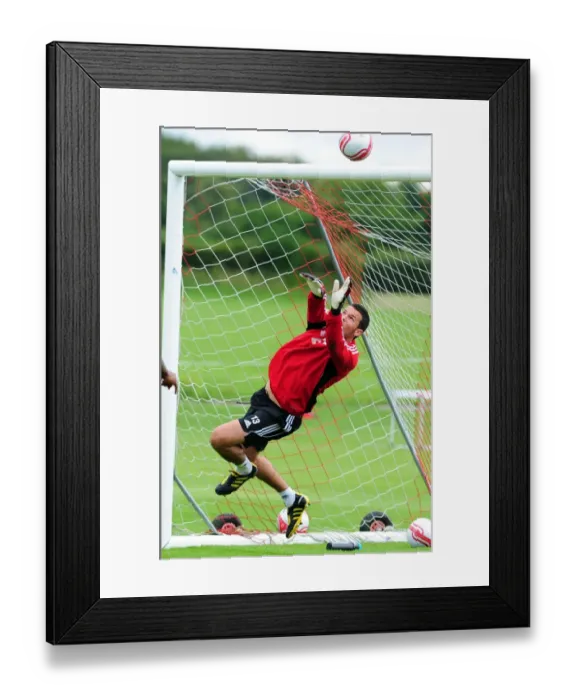 Framed Print : David James Joins Bristol City: First Training Session - Season 10-11 (New Signing) Framed Print : David James Joins Bristol City: First Training Session - Season 10-11 (New Signing)