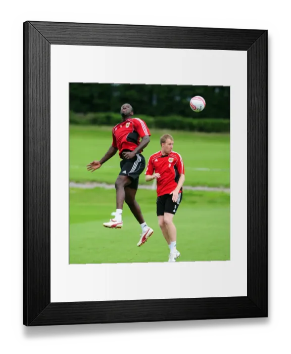 Framed Print : David James Joins Bristol City: First Training Session - Season 10-11 (New Signing) Framed Print : David James Joins Bristol City: First Training Session - Season 10-11 (New Signing)