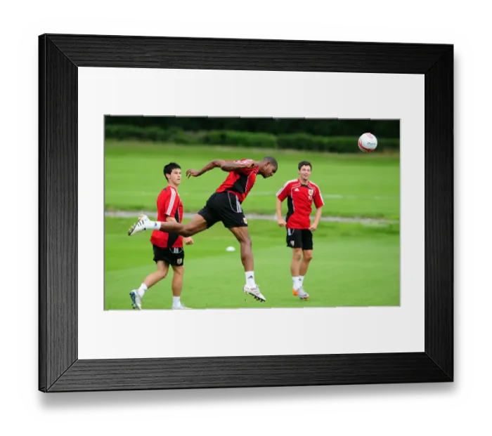 Framed Print : David James Joins Bristol City: First Training Session - Season 10-11 (New Signing)