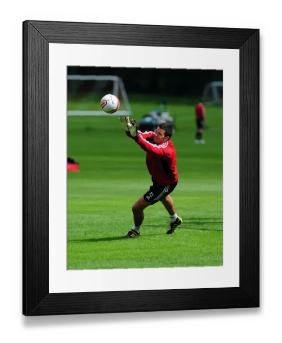 Framed Print : David James Joins Bristol City: First Training Session - Season 10-11 (New Signing) Framed Print : David James Joins Bristol City: First Training Session - Season 10-11 (New Signing)