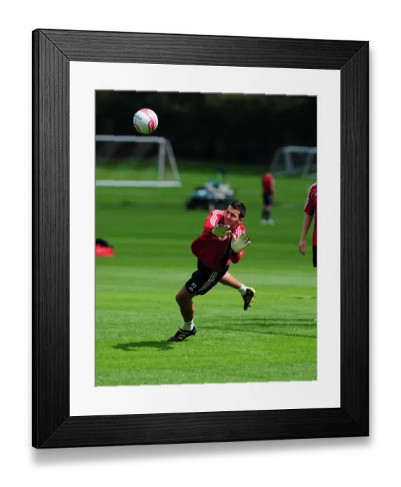 Framed Print : David James Joins Bristol City: First Training Session - Season 10-11 (New Signing) Framed Print : David James Joins Bristol City: First Training Session - Season 10-11 (New Signing)