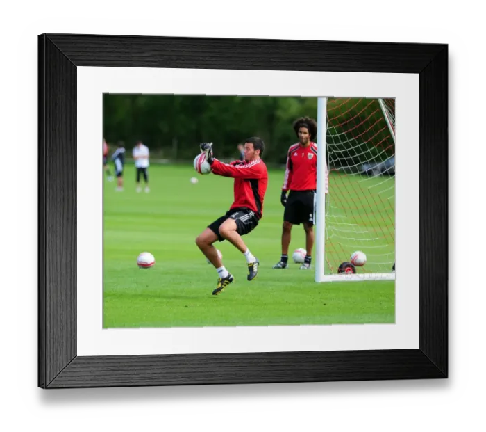 Framed Print : David James Joins Bristol City: First Training Session - Season 10-11 (New Signing) Framed Print : David James Joins Bristol City: First Training Session - Season 10-11 (New Signing)