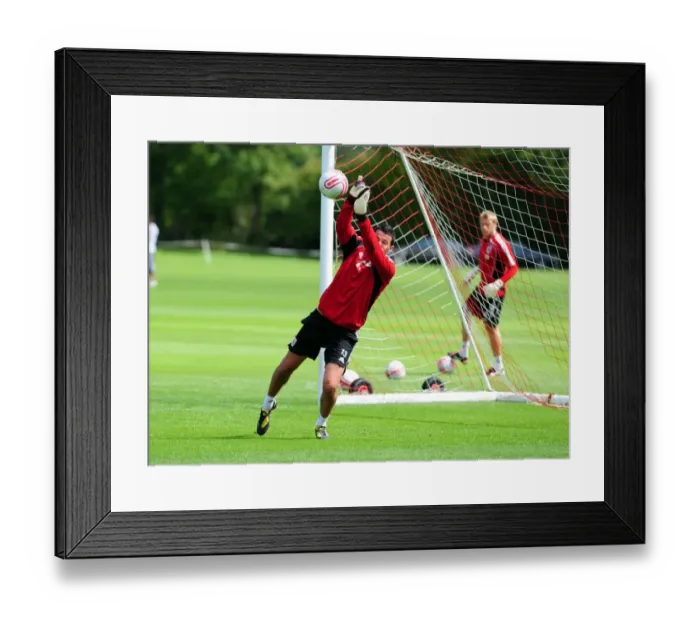 Framed Print : David James Joins Bristol City: First Training Session - Season 10-11 (New Signing) Framed Print : David James Joins Bristol City: First Training Session - Season 10-11 (New Signing)